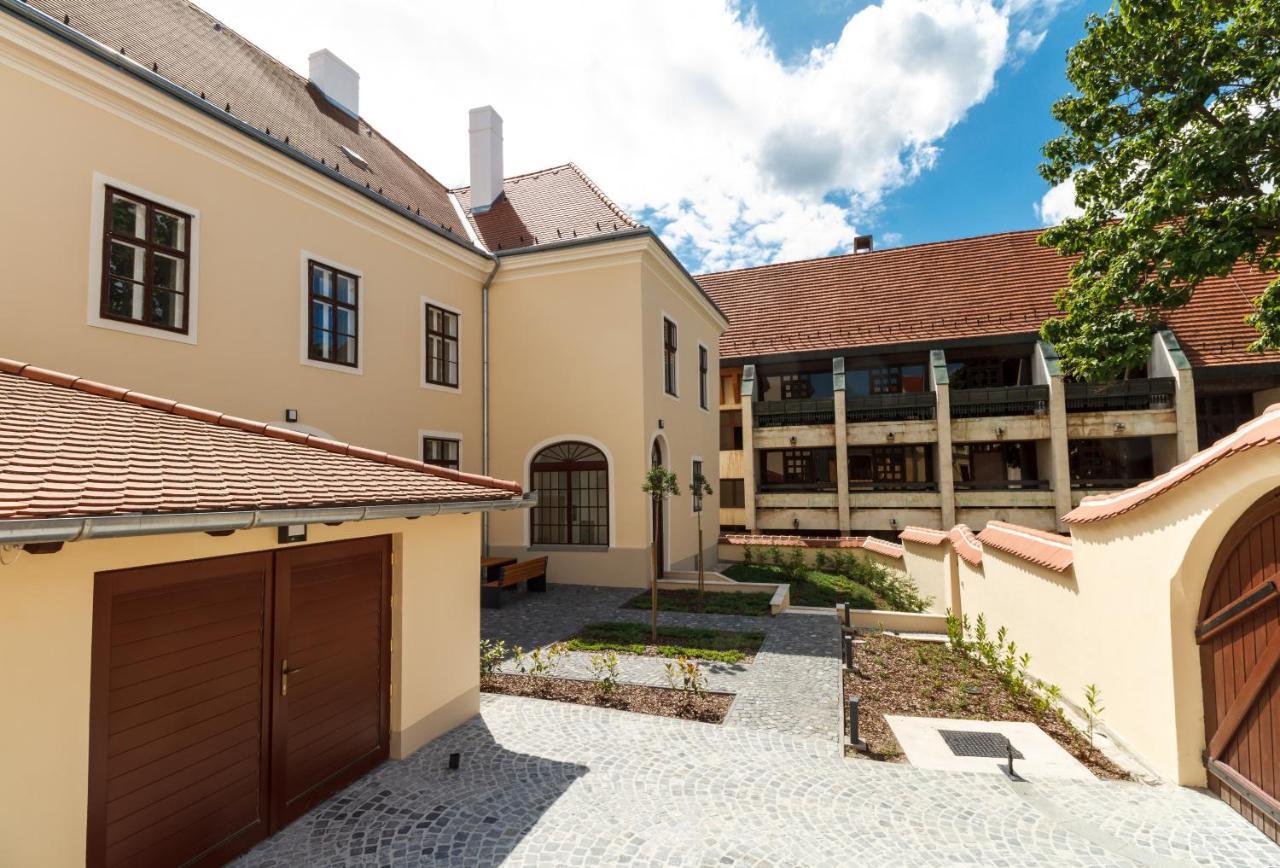 Domus Peregrini Apartmanok Gyor Exterior photo