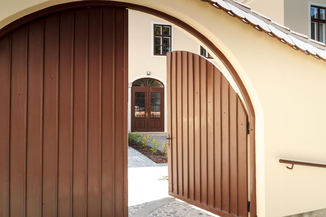 Domus Peregrini Apartmanok Gyor Exterior photo