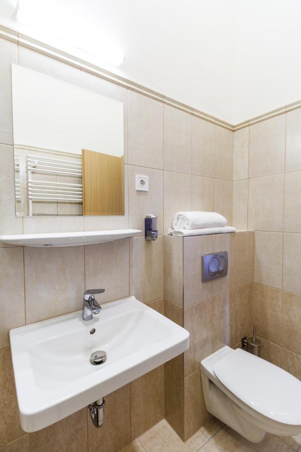 Domus Peregrini Apartmanok Gyor Exterior photo