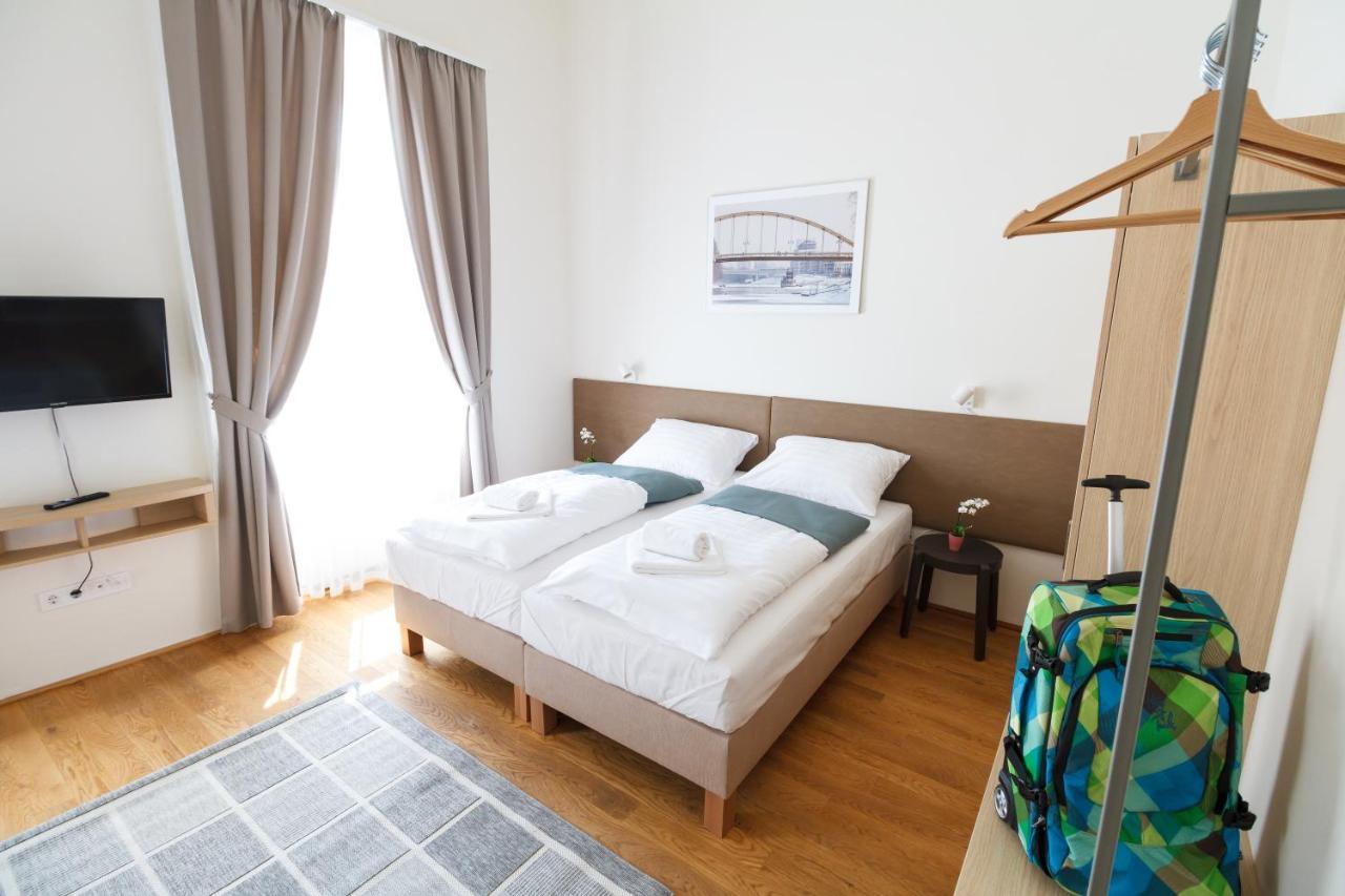 Domus Peregrini Apartmanok Gyor Exterior photo