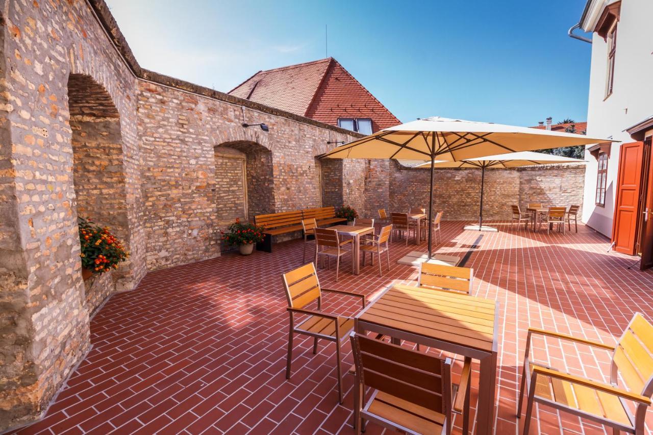 Domus Peregrini Apartmanok Gyor Exterior photo