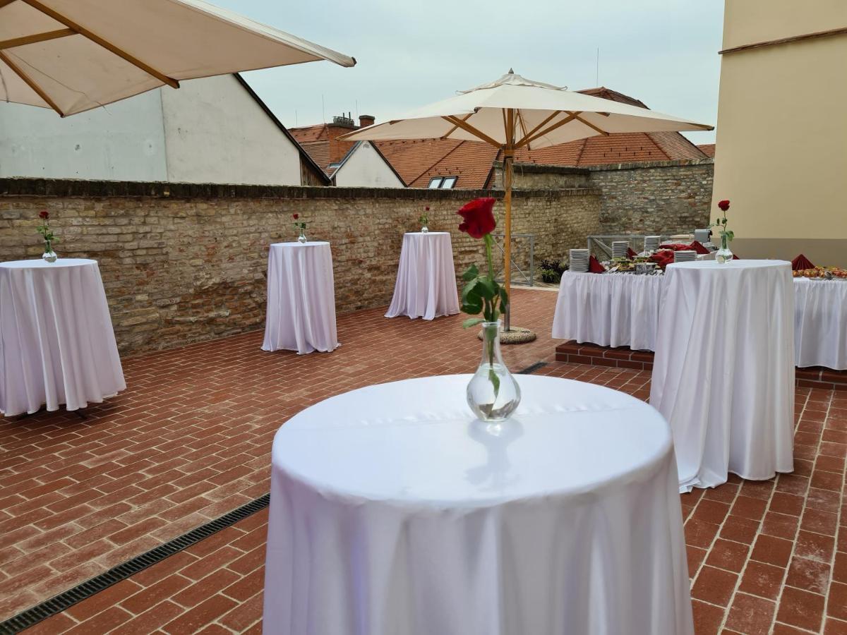 Domus Peregrini Apartmanok Gyor Exterior photo