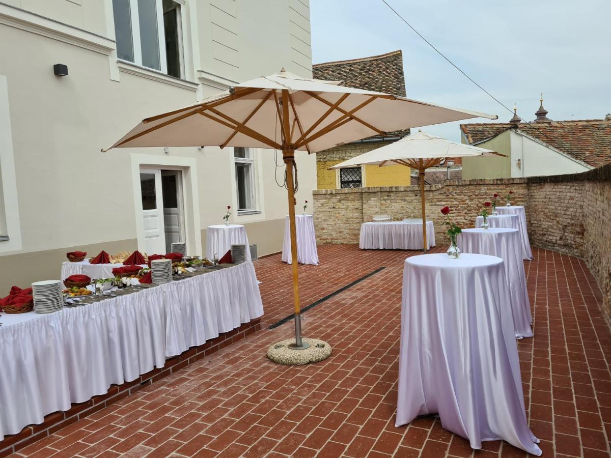 Domus Peregrini Apartmanok Gyor Exterior photo