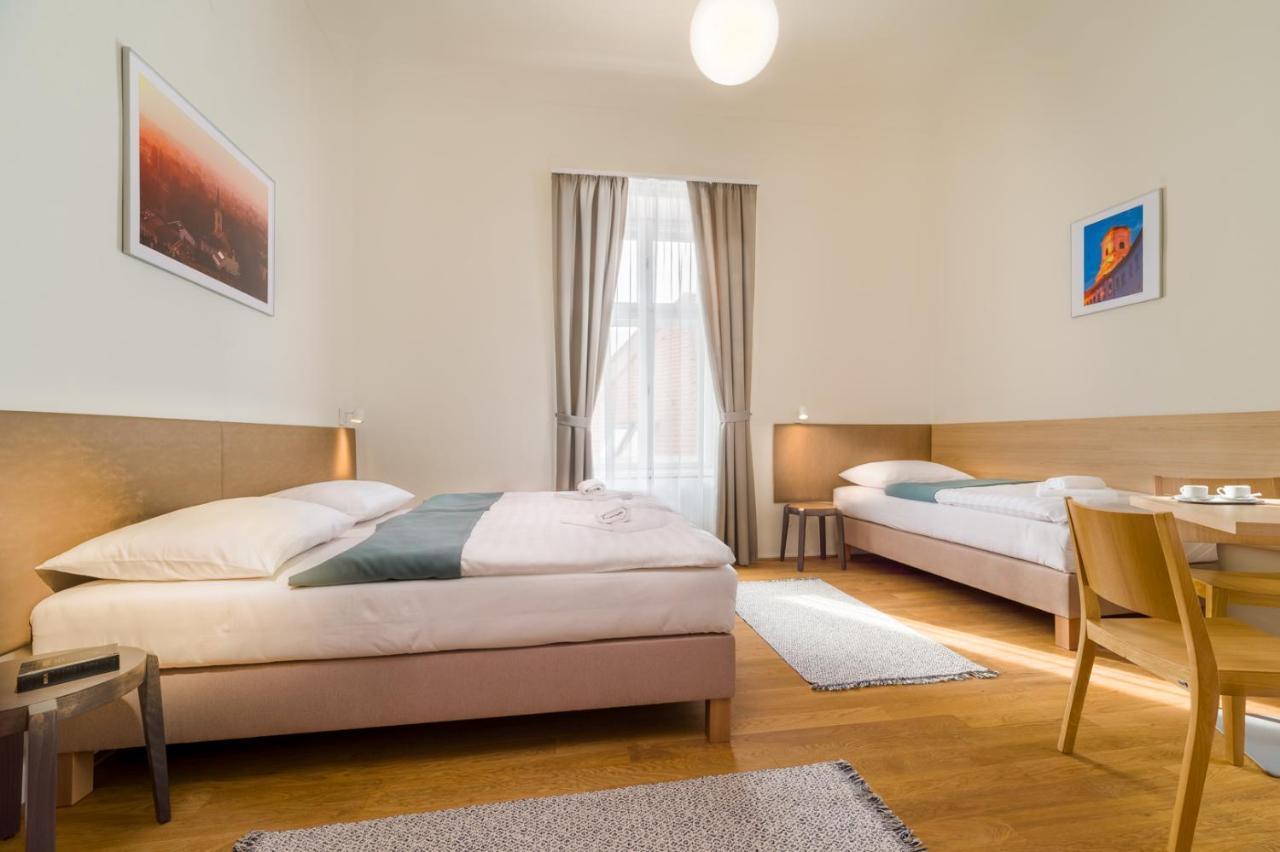 Domus Peregrini Apartmanok Gyor Exterior photo