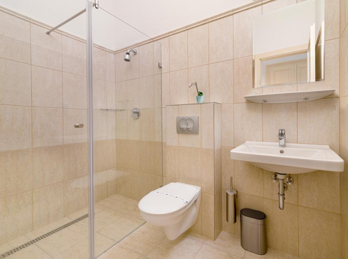Domus Peregrini Apartmanok Gyor Exterior photo